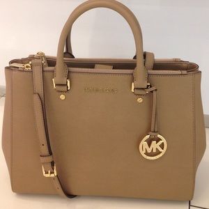 MICHAEL KORS SUTTON SATCHEL TAN && FREE GIFT